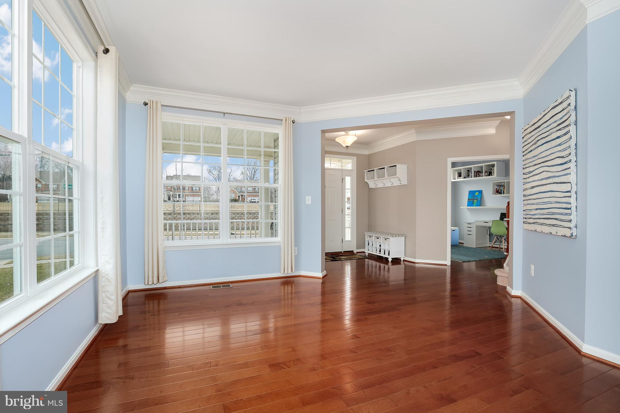 2313 Sweet Meadow Road Baltimore, MD 21209 - Photo 4 of 30 Living Room