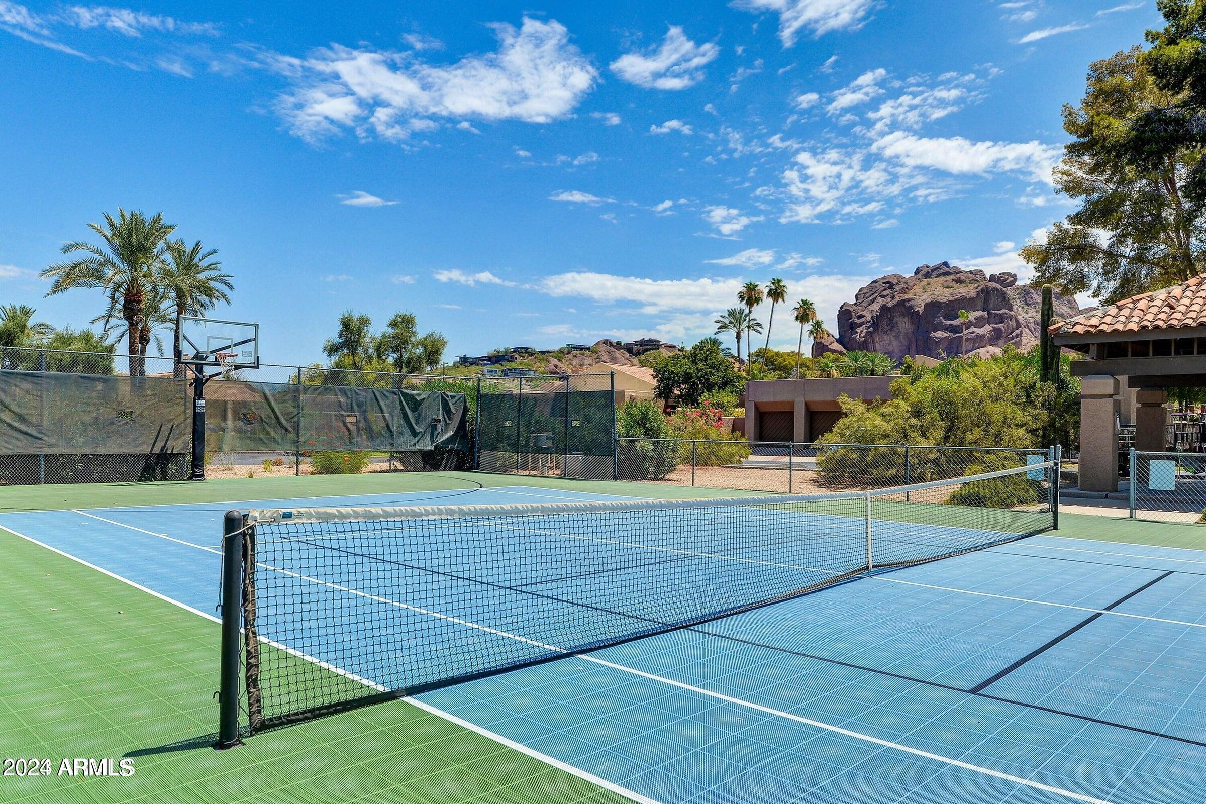 4440 East Camelback Road, Unit 32 Phoenix, AZ 85018 - Photo 3 of 7 a view of a basket ball ground