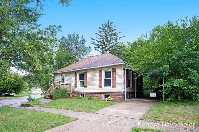 $199,900 | 69 Grove Street, Sparta, MI 49345