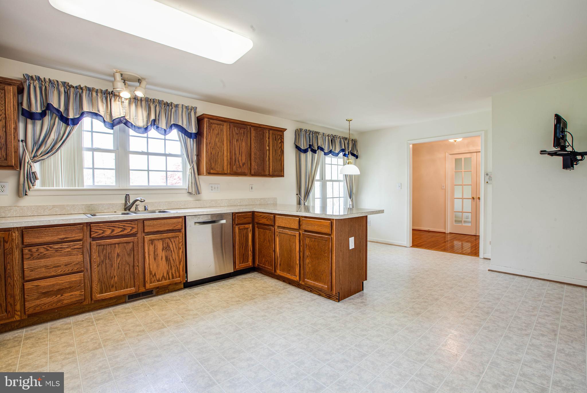 750 Poplar Road Stafford, VA 22556 - Photo 7 of 60 Eat-in Kitchen with Island