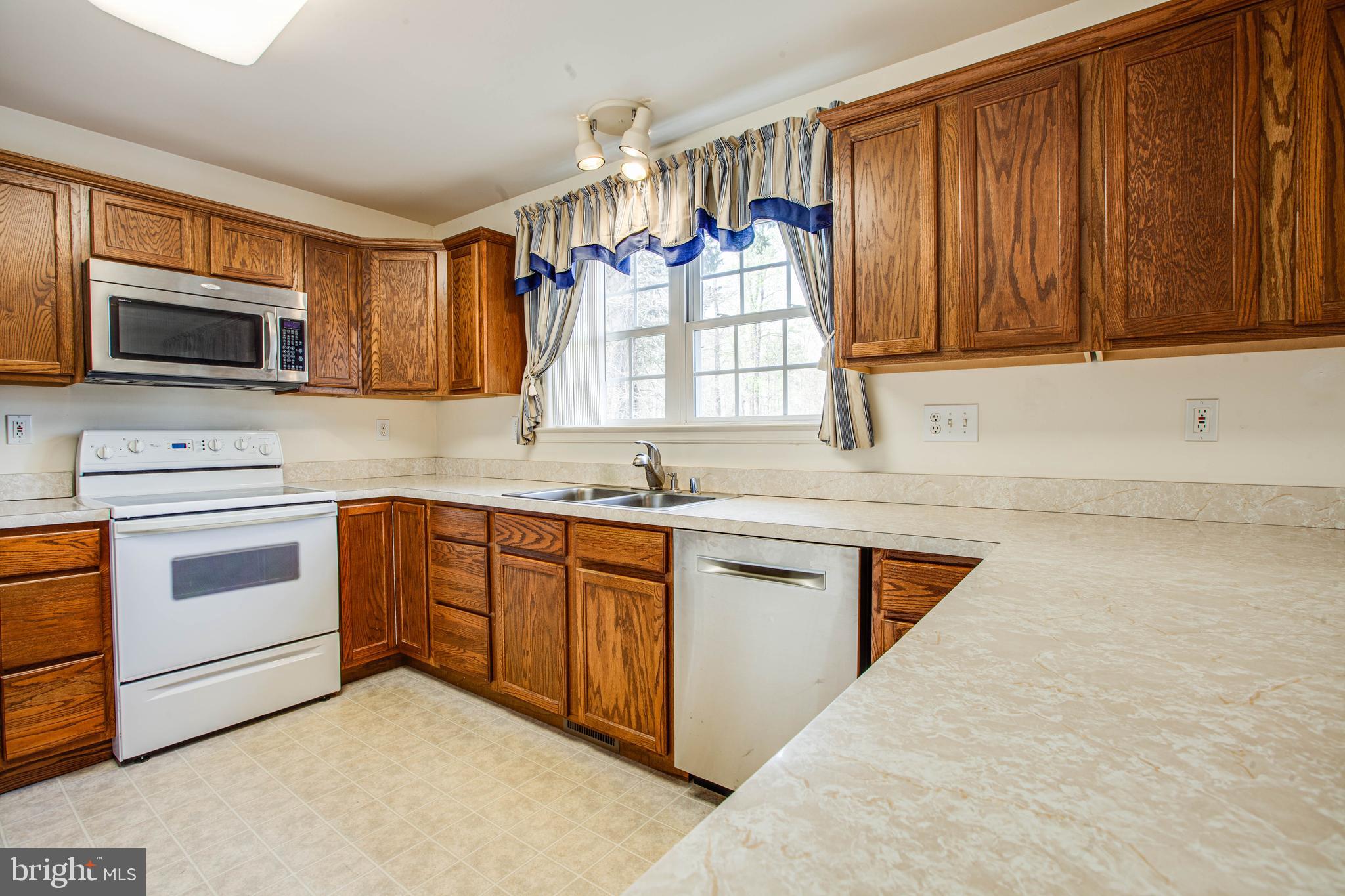 750 Poplar Road Stafford, VA 22556 - Photo 9 of 60 Tons of Cabinet and Counter Space!