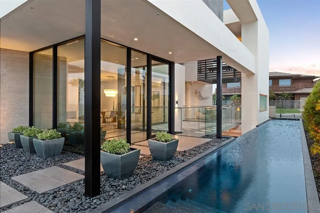 311 Sea Ridge Drive La Jolla, CA 92037 - Photo 13 of 25 a hallway with a potted plant on a table