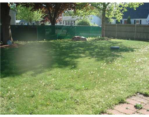 40 Vega Drive Warwick, RI 02886 - Photo 8 of 8 Yard/Garden.