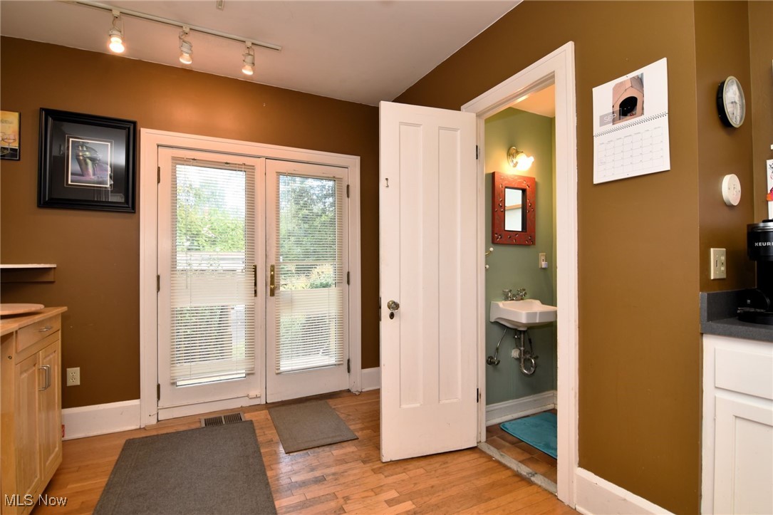1165 Pomona Road Cleveland Heights, OH 44121 - Photo 11 of 27