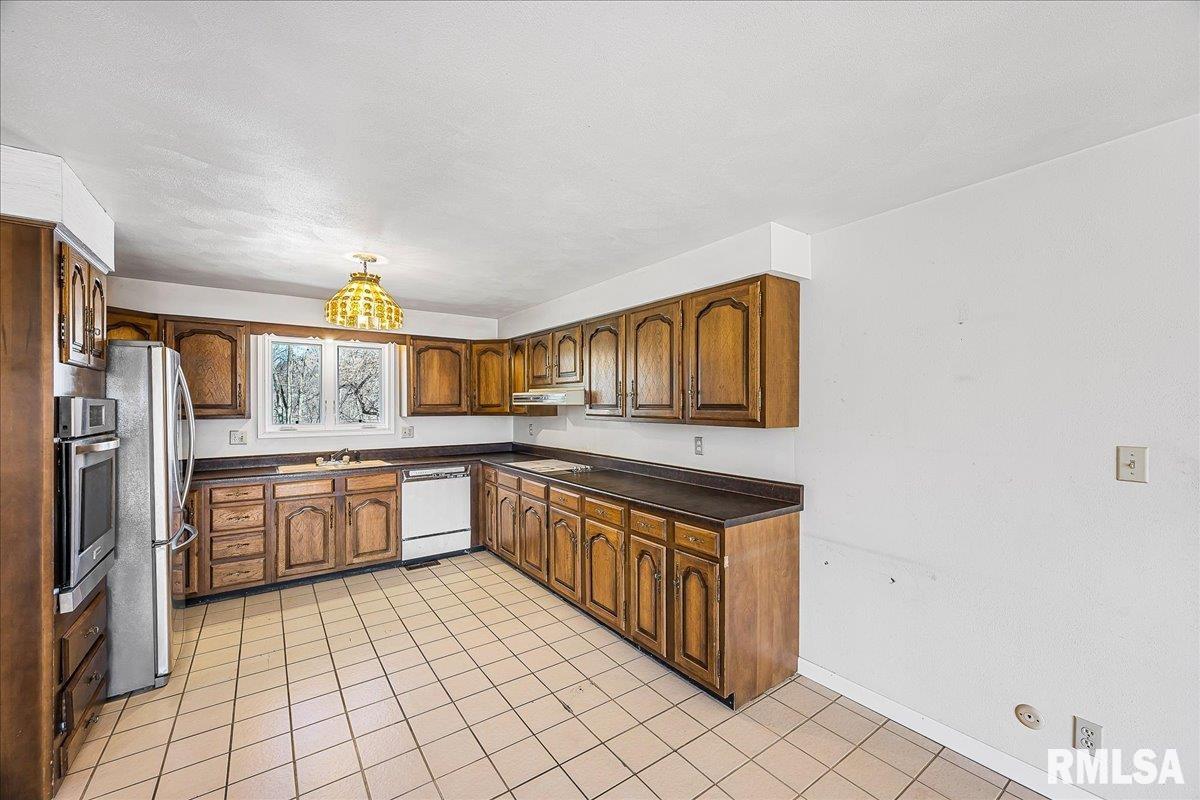 4016 West Middle Road Peoria, IL 61607 - Photo 11 of 48 Gallery Image 11