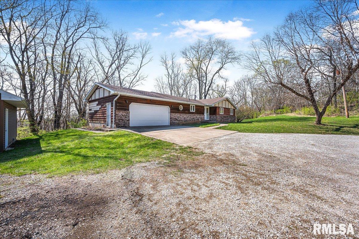 4016 West Middle Road Peoria, IL 61607 - Photo 3 of 48 Gallery Image 3