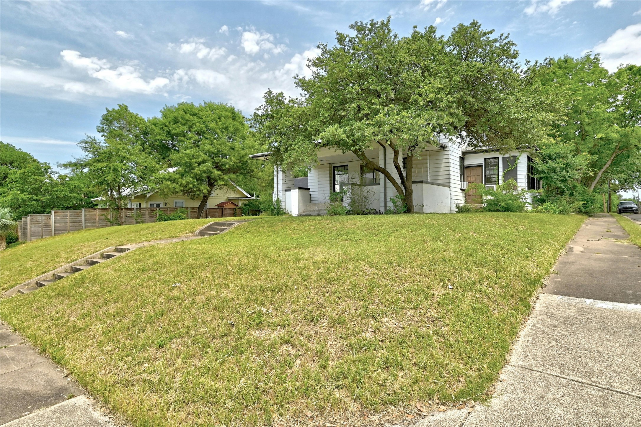 1109 Travis Heights Boulevard Austin, TX 78704 - Photo 9 of 34