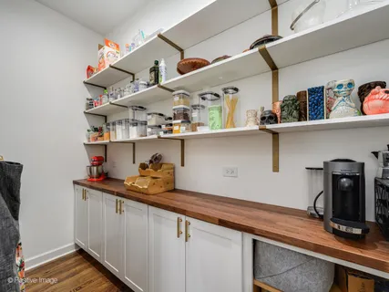 $749,999 | 1445 West Huron Street, Unit 1, Chicago, IL 60642