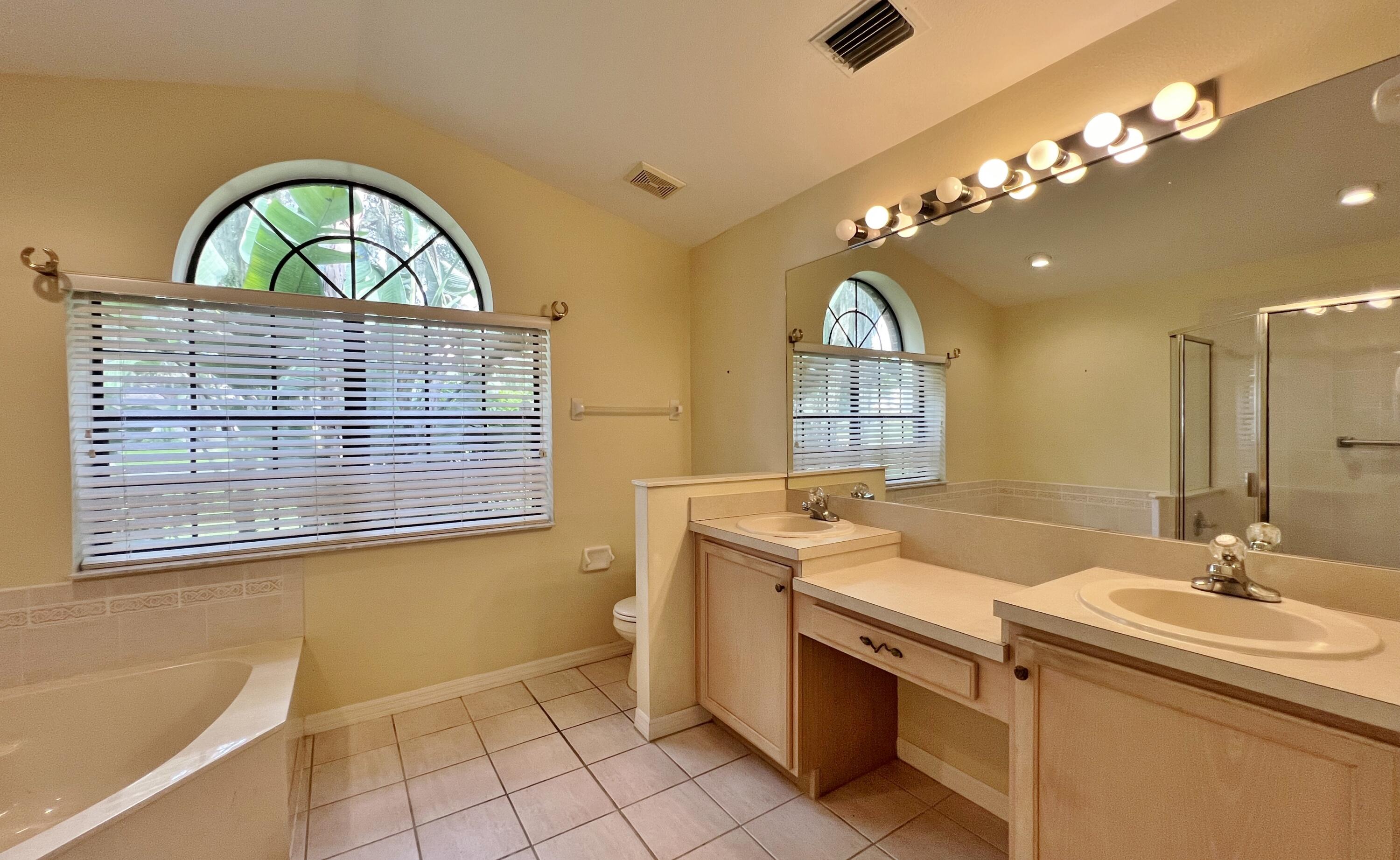 1775 Williamsburg Way Melbourne, FL 32934 - Photo 11 of 28 Master Bath