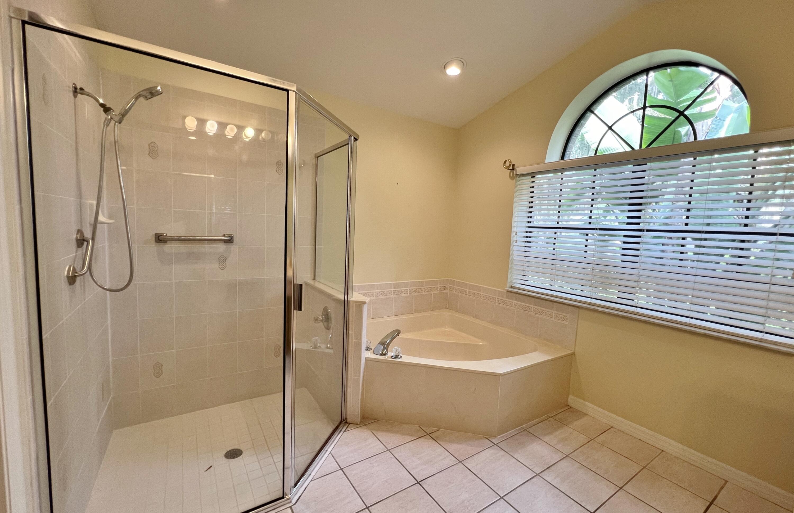 1775 Williamsburg Way Melbourne, FL 32934 - Photo 12 of 28 Master Bath