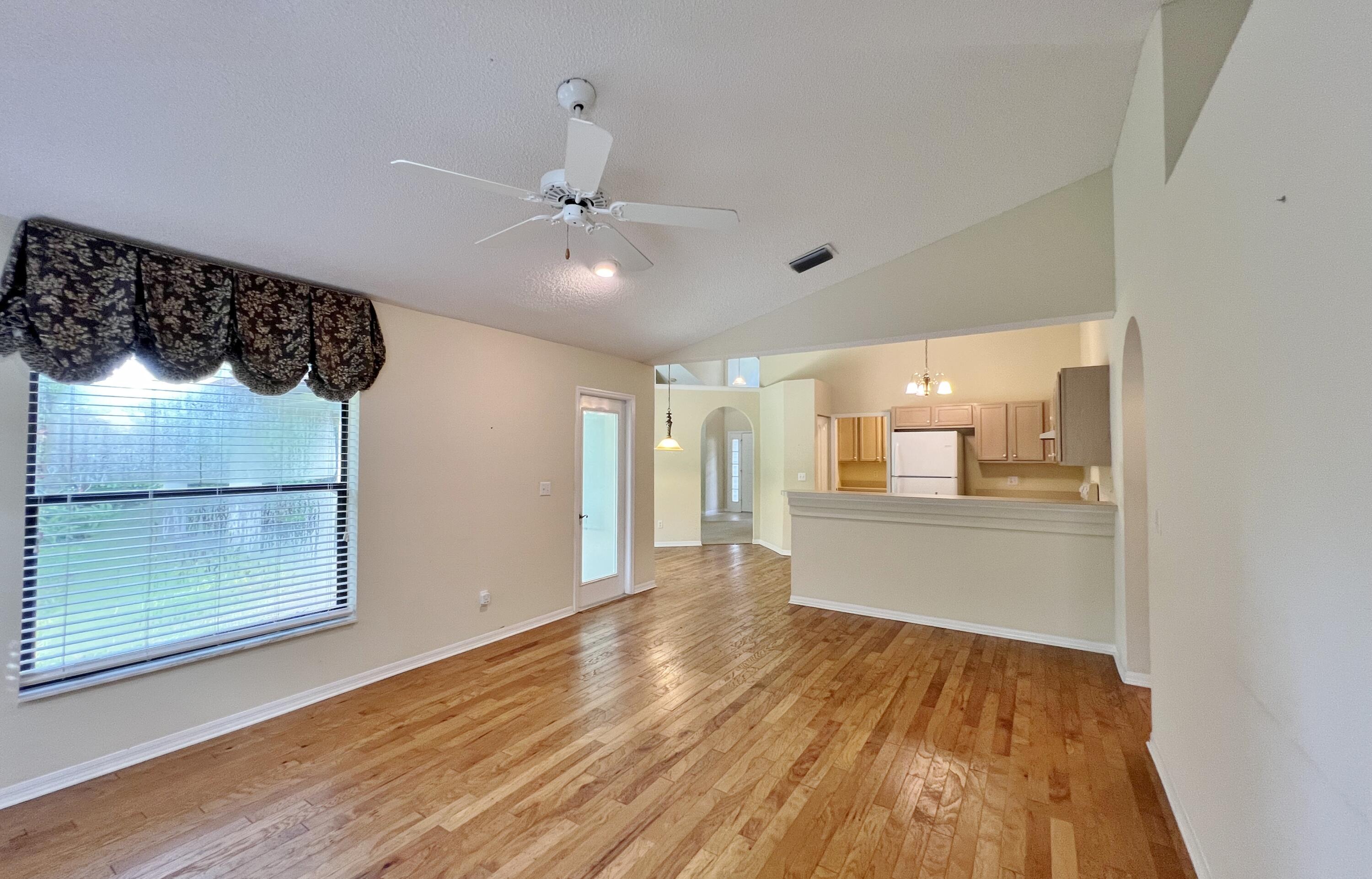 1775 Williamsburg Way Melbourne, FL 32934 - Photo 19 of 28 Family/ Kitchen