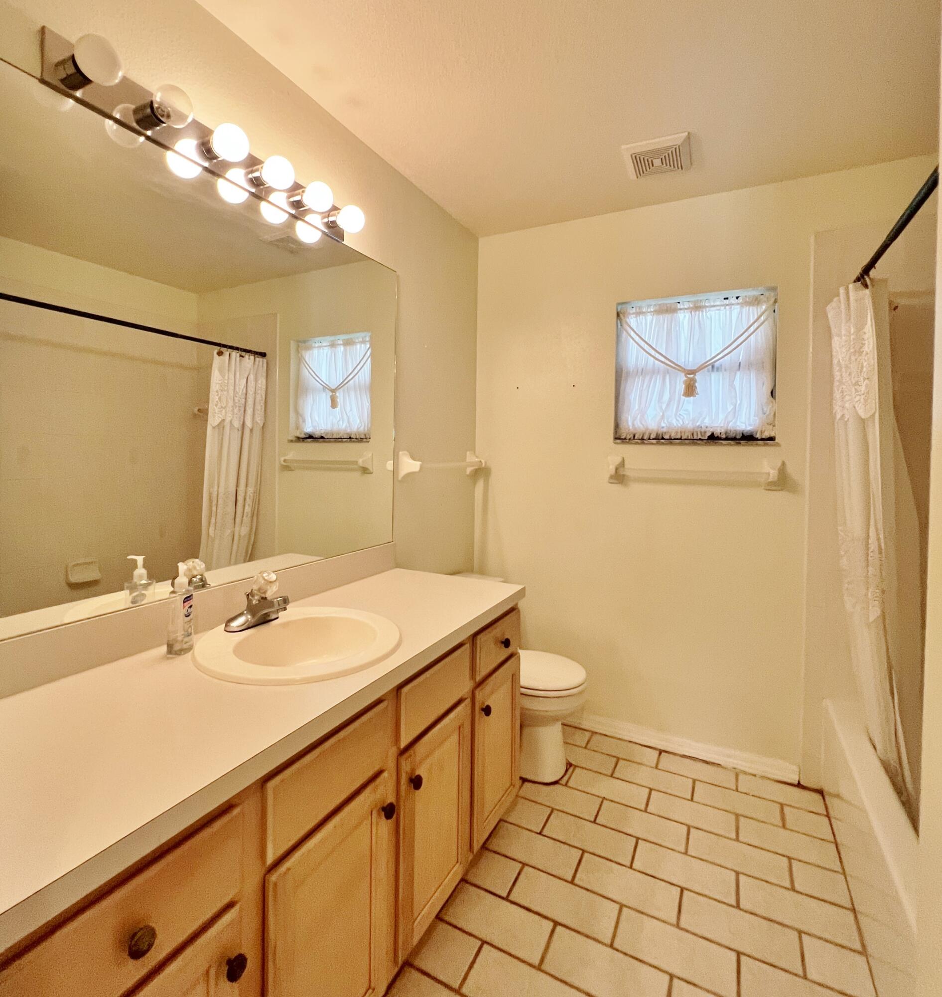 1775 Williamsburg Way Melbourne, FL 32934 - Photo 20 of 28 Main Bath