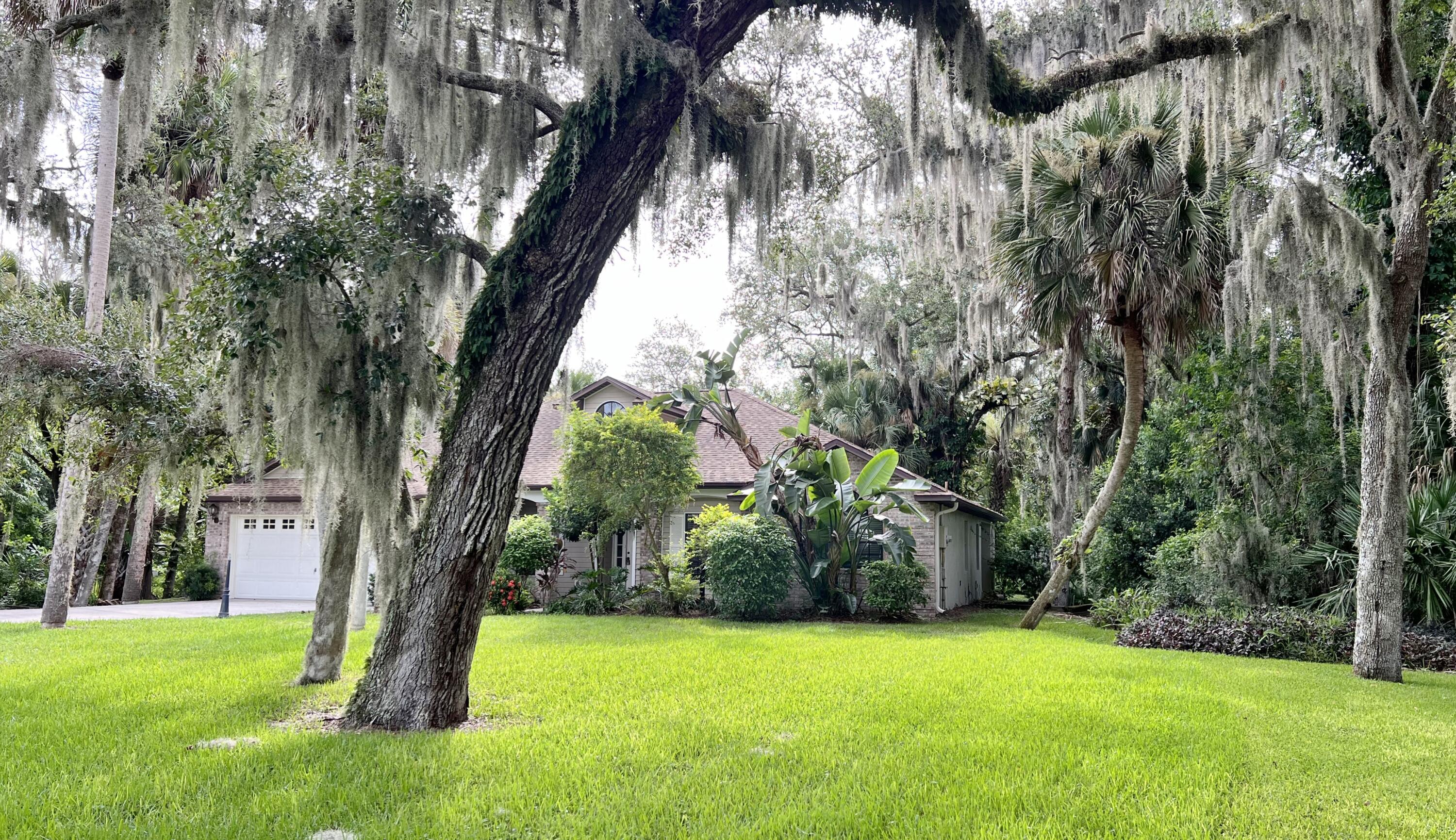 1775 Williamsburg Way Melbourne, FL 32934 - Photo 6 of 28 Front Yard
