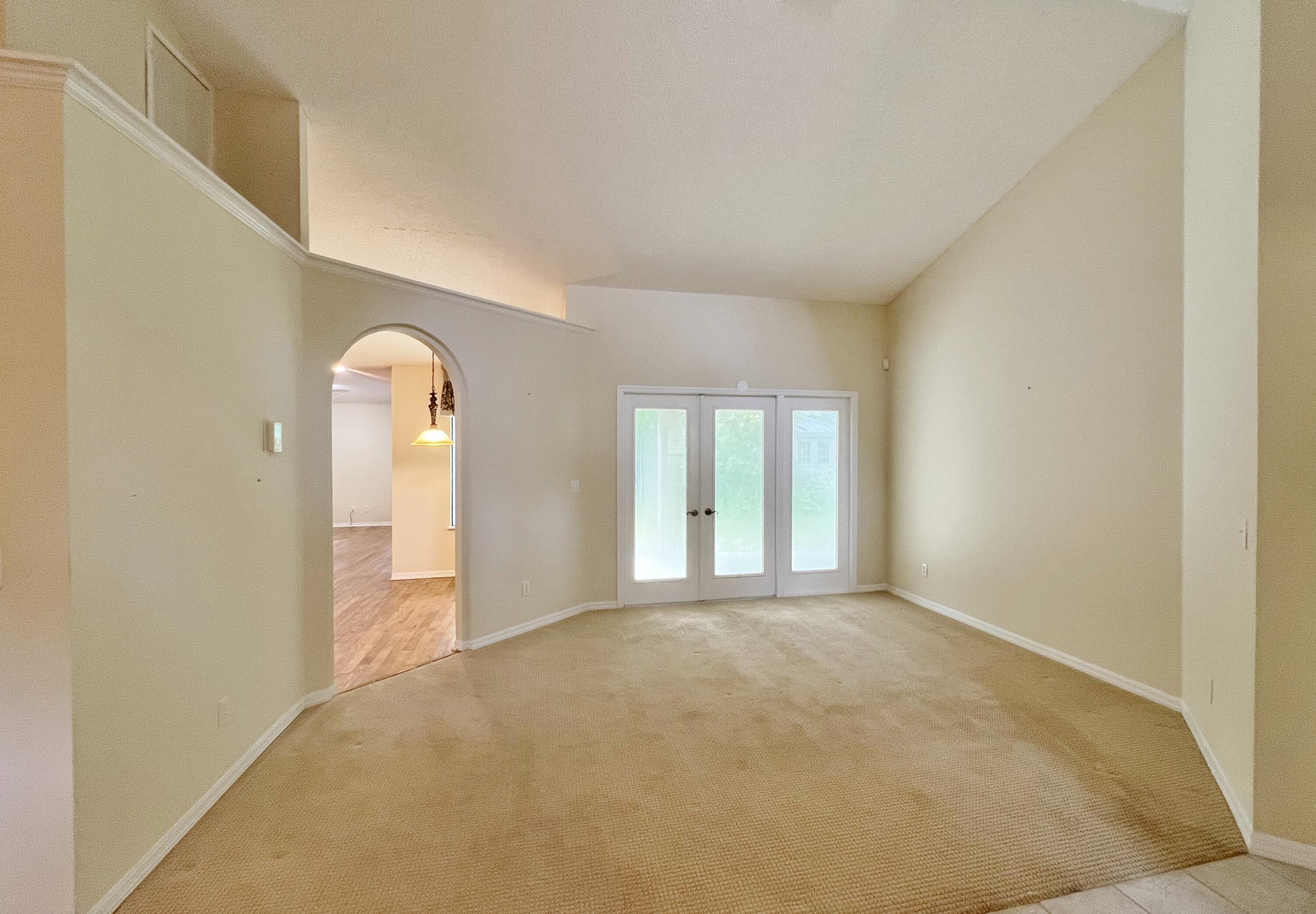 1775 Williamsburg Way Melbourne, FL 32934 - Photo 7 of 28 Living Room
