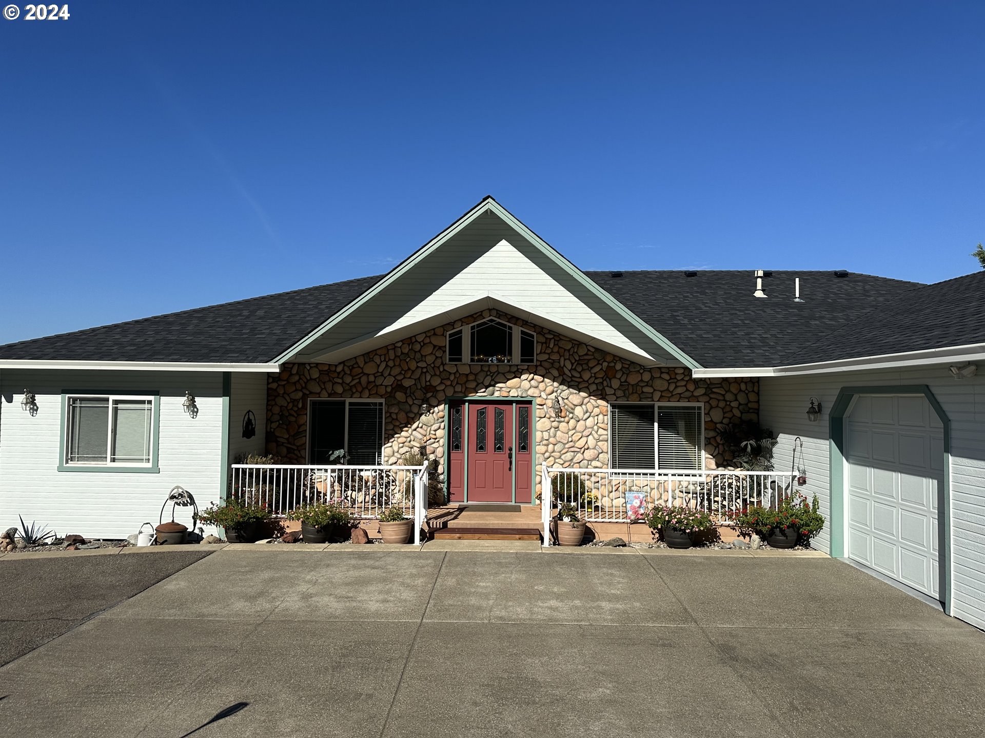 1114 West Winter Ridge Drive Roseburg, OR 97471 - Photo 4 of 47 Gallery Image 4