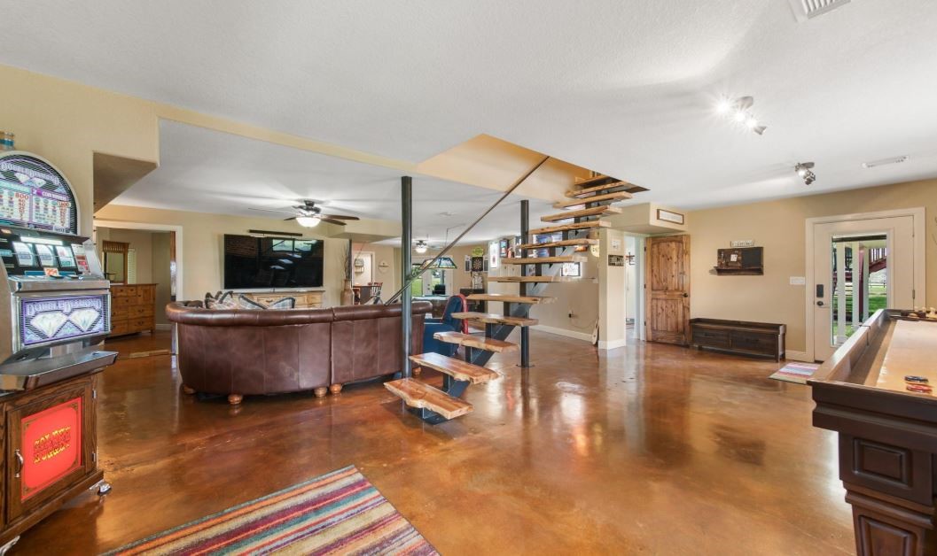 6714 Spray Lane, Unit C699A Rosharon, TX 77583 - Photo 5 of 48 Welcome into the 1st Floor Fun, Entertaining ZOne. THis 1st floor includes a Bedroom Suite with attached Full bath - Perfect for extended family or Guest Private Bedroom.