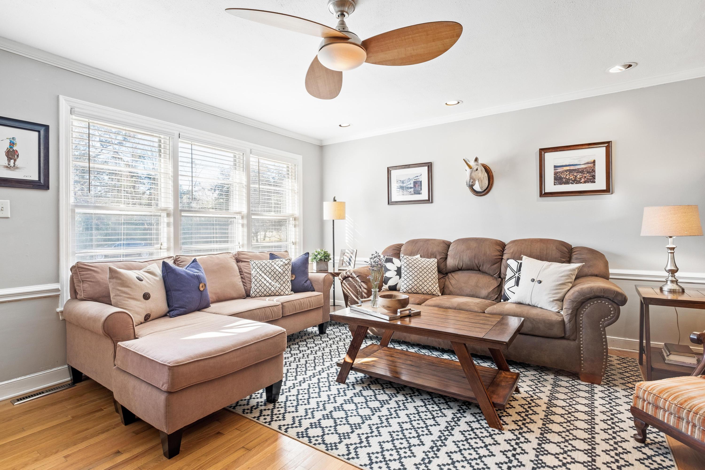 676 Schooner Road Charleston, SC 29412 - Photo 2 of 16 Living room