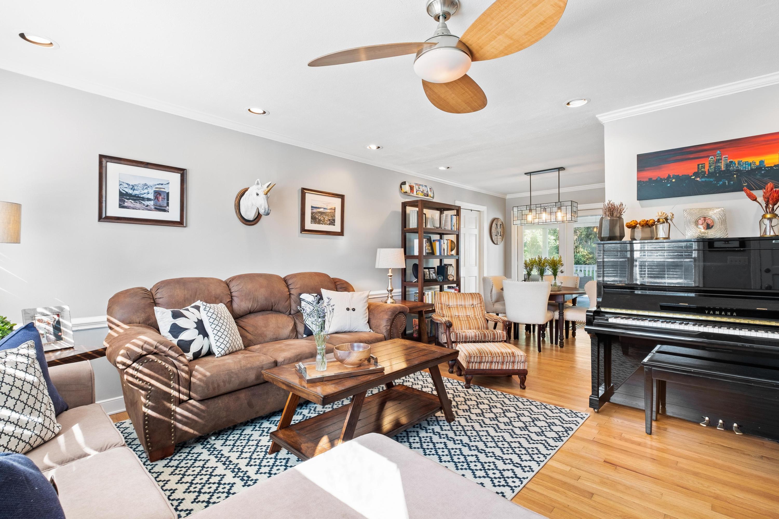 676 Schooner Road Charleston, SC 29412 - Photo 3 of 16 Living room