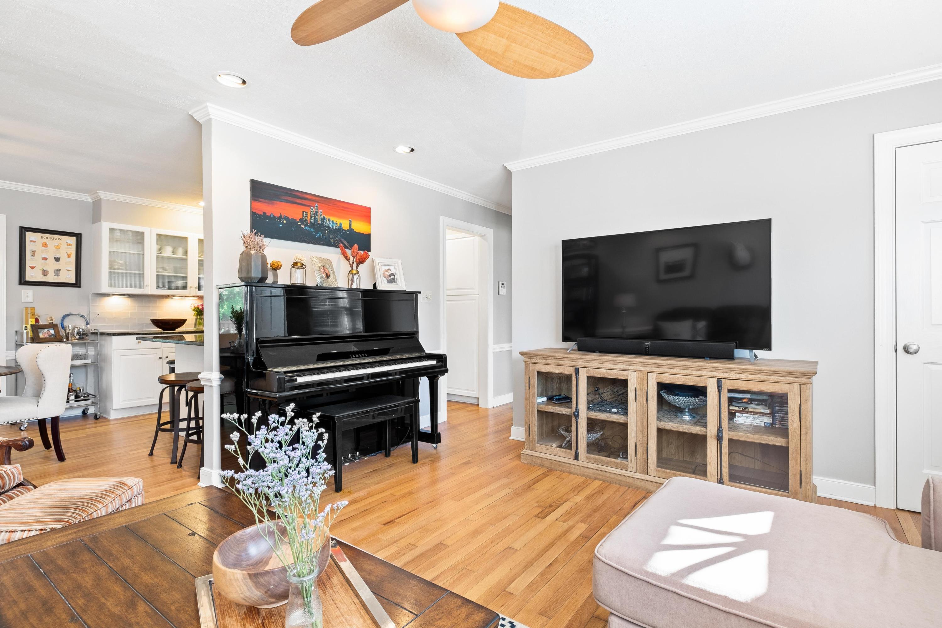 676 Schooner Road Charleston, SC 29412 - Photo 4 of 16 Living room