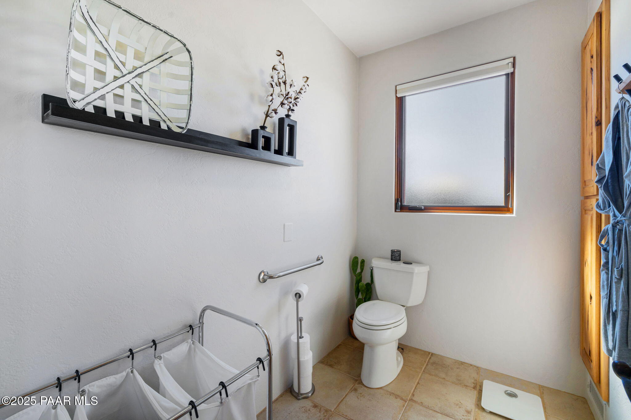 13995 North Thunderbird Road, Unit 74 Prescott, AZ 86305 - Photo 31 of 63 a bathroom with a toilet