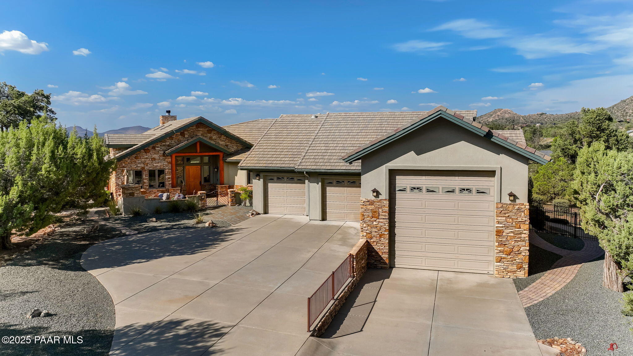 13995 North Thunderbird Road, Unit 74 Prescott, AZ 86305 - Photo 63 of 63 a front view of a house with yard