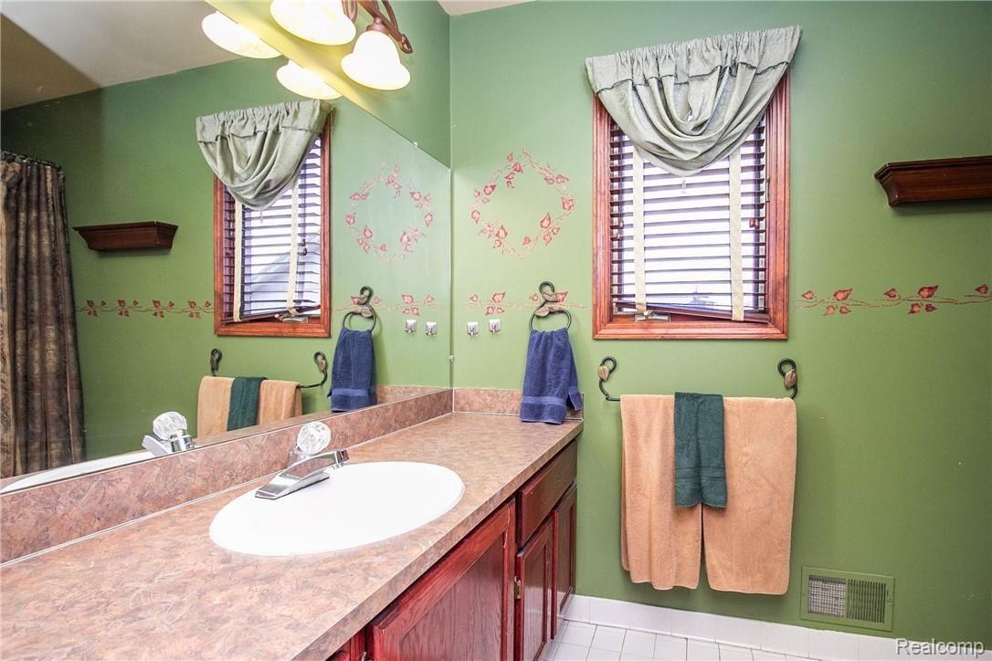 21278 Rome Drive Macomb, MI 48044 - Photo 24 of 35 16.jpg