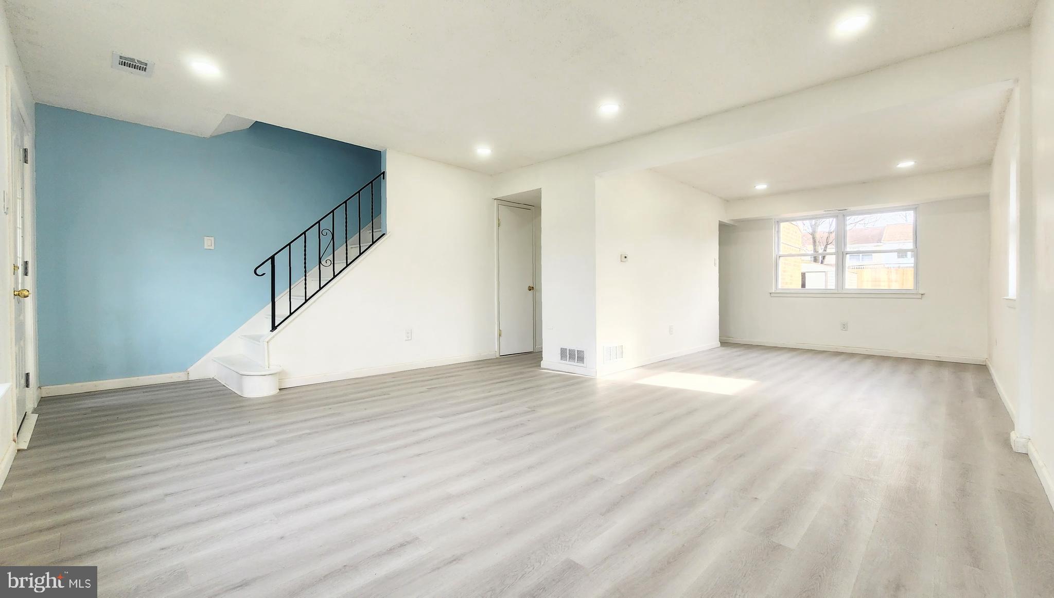 1708 Heather Place Clementon, NJ 08021 - Photo 4 of 25 Living Room