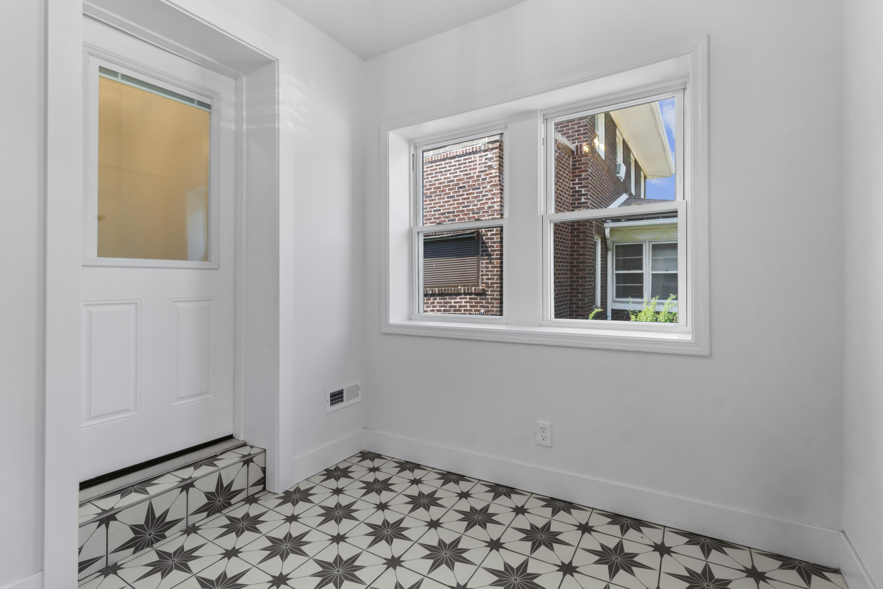 642 Fillmore Street Gary, IN 46402 - Photo 10 of 31 3000x2000