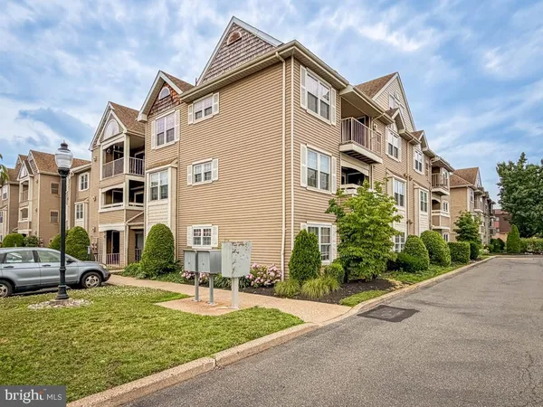 $275,000 | 72105 Delaire Landing Road, Philadelphia, PA 19114