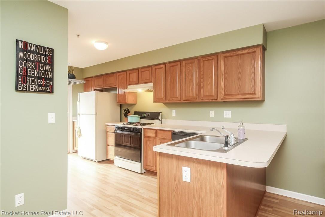 4305 Schaefer Road Dearborn, MI 48126 - Photo 12 of 27 013-Kitchen-5647407-medium.jpg