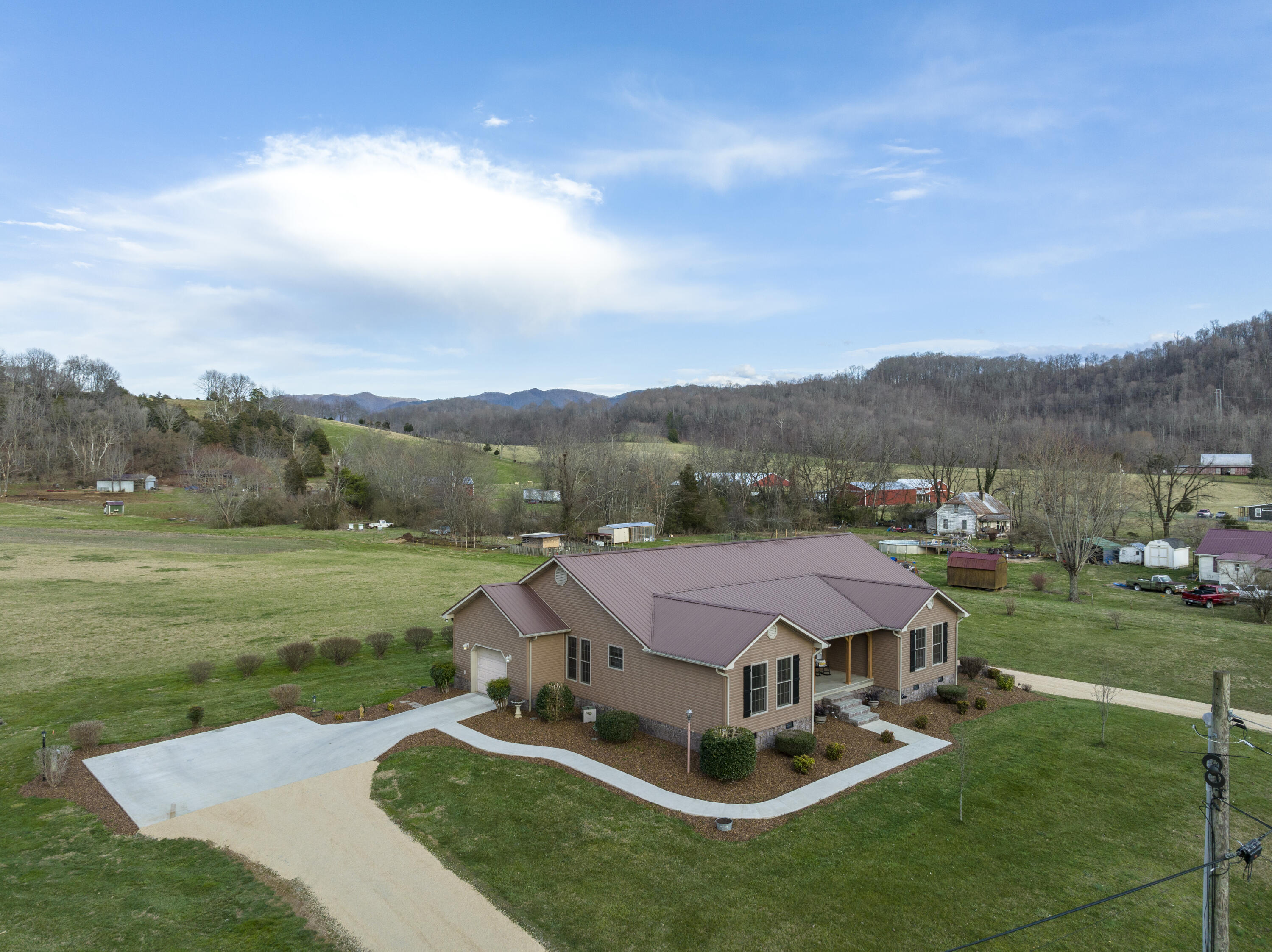 322 Price Road Elizabethton, TN 37643 - Photo 3 of 58 Price-Aerials-2