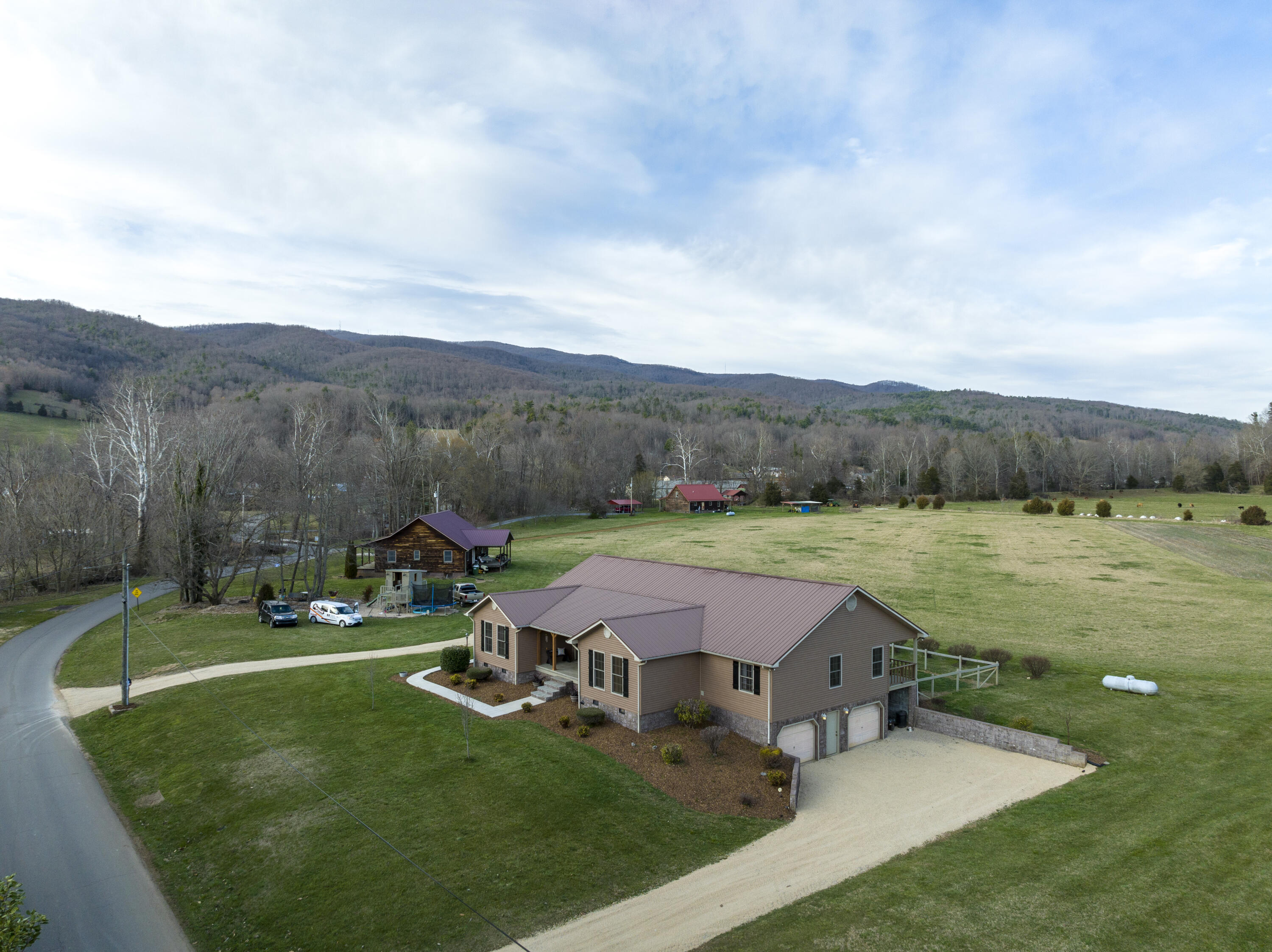 322 Price Road Elizabethton, TN 37643 - Photo 5 of 58 Price-Aerials-4