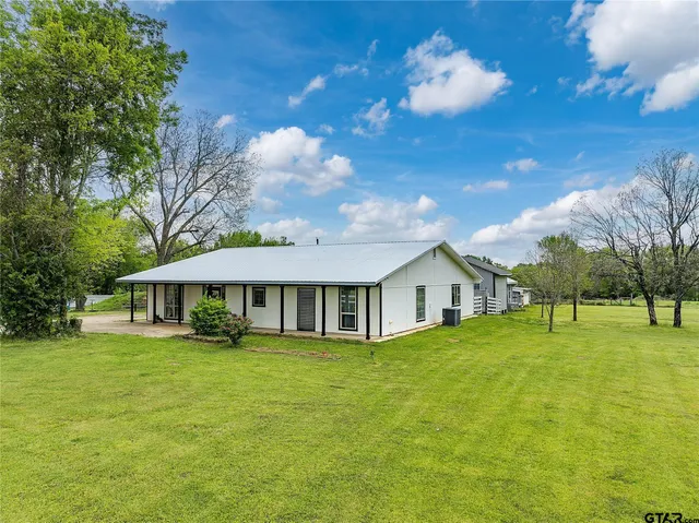a view of a house with a big yard