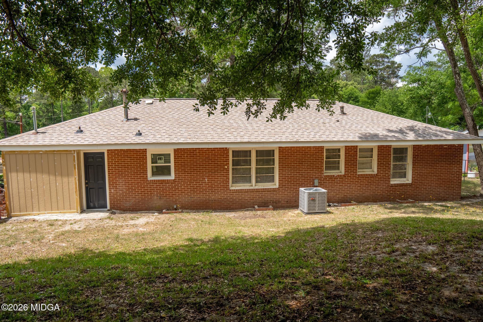 3319 Mohawk Road Macon, GA 31217 - Photo 4 of 38 a front view of a house with yard and green space