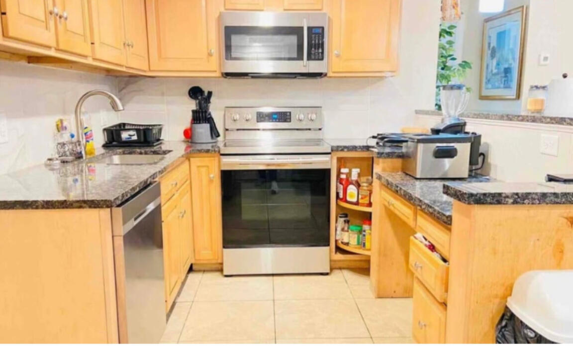 3220 Avenue F Riviera Beach, FL 33404 - Photo 3 of 22 IMG_5910