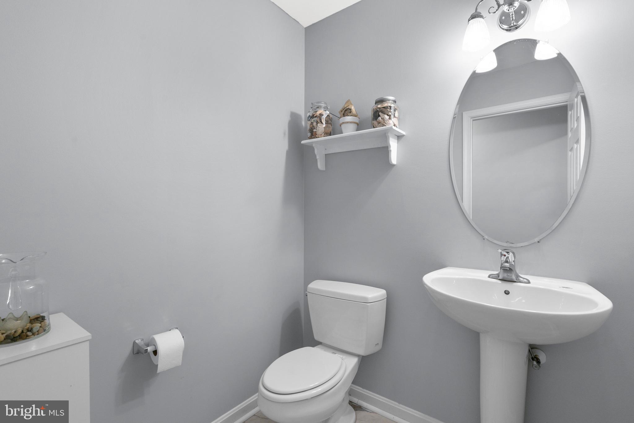 305 Bar Harbor Road Pasadena, MD 21122 - Photo 13 of 45 Main level half bath