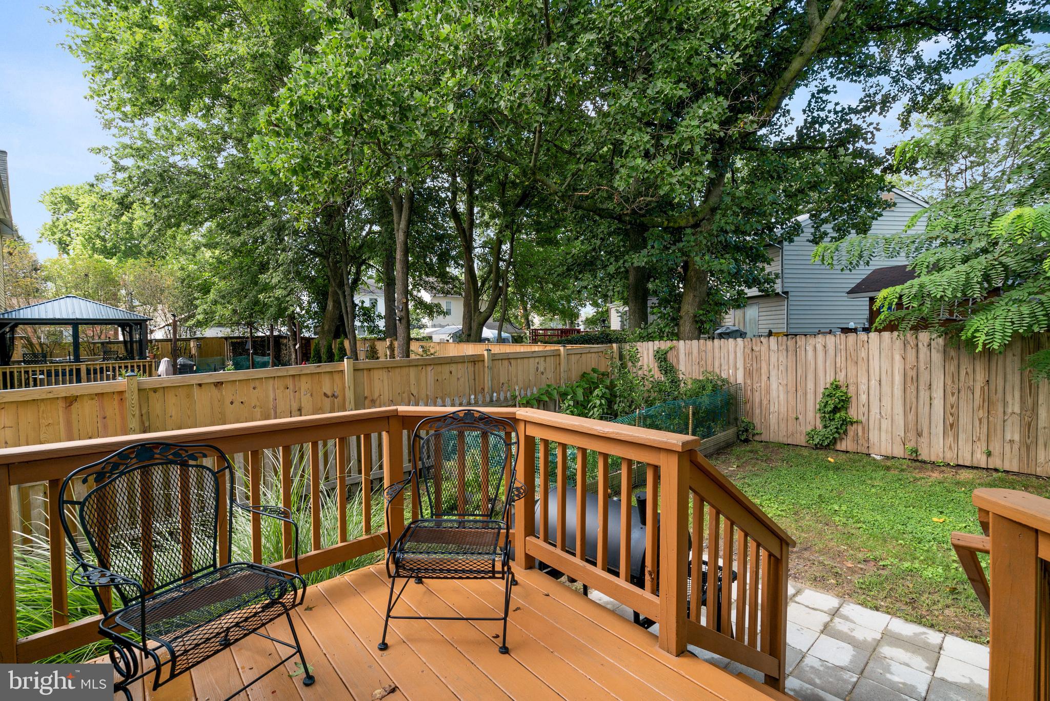 305 Bar Harbor Road Pasadena, MD 21122 - Photo 36 of 45 Private rear deck