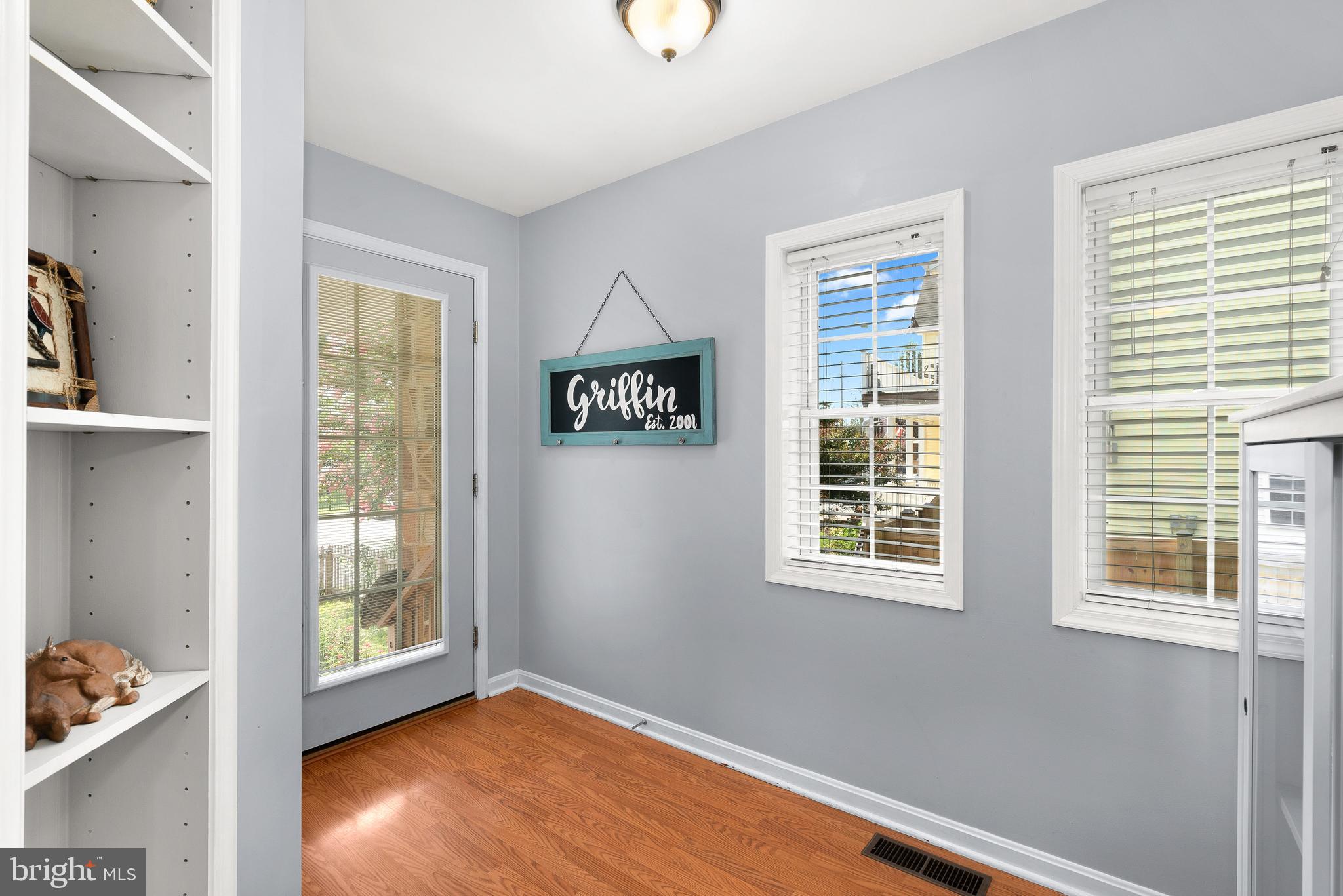305 Bar Harbor Road Pasadena, MD 21122 - Photo 5 of 45 Spacious entry way with built-ins