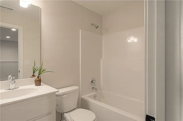 $409,900 | 6009 Northeast 118th Street, Kansas City, MO 64156