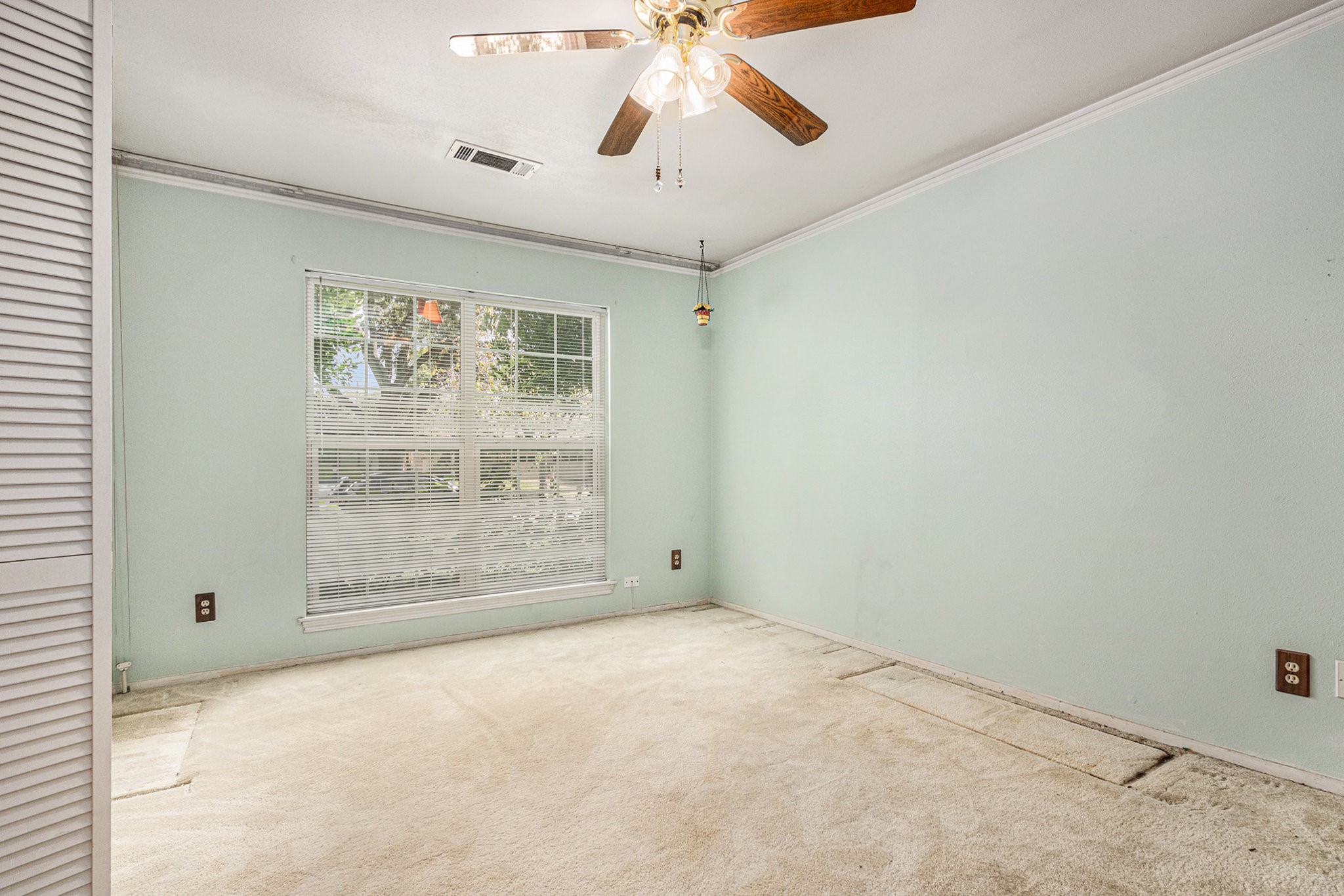 8019 Sharpview Drive Houston, TX 77036 - Photo 18 of 40 Downstairs Primary bedroom
