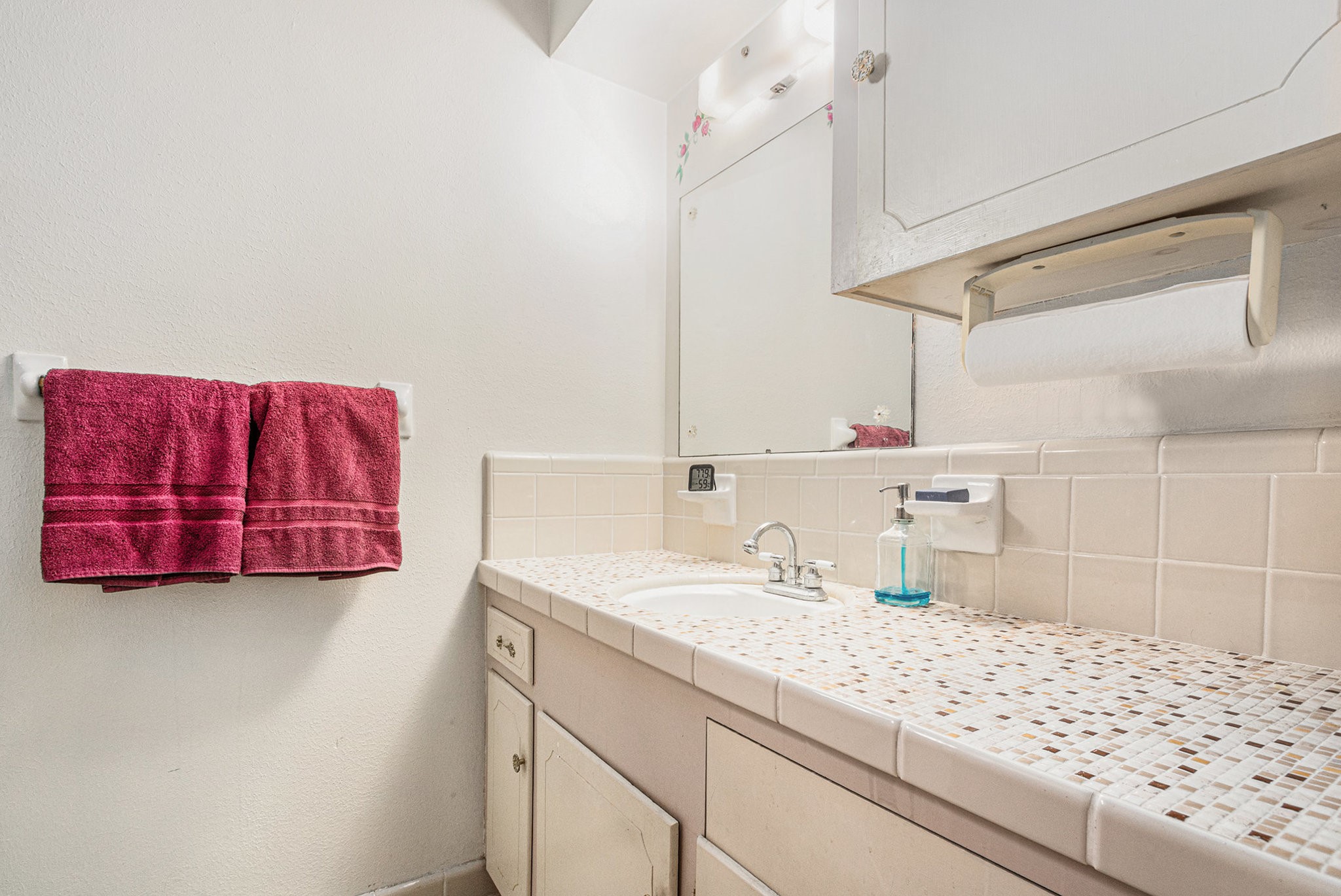 8019 Sharpview Drive Houston, TX 77036 - Photo 26 of 40 Upstairs bath with very cool retro tile countertop.