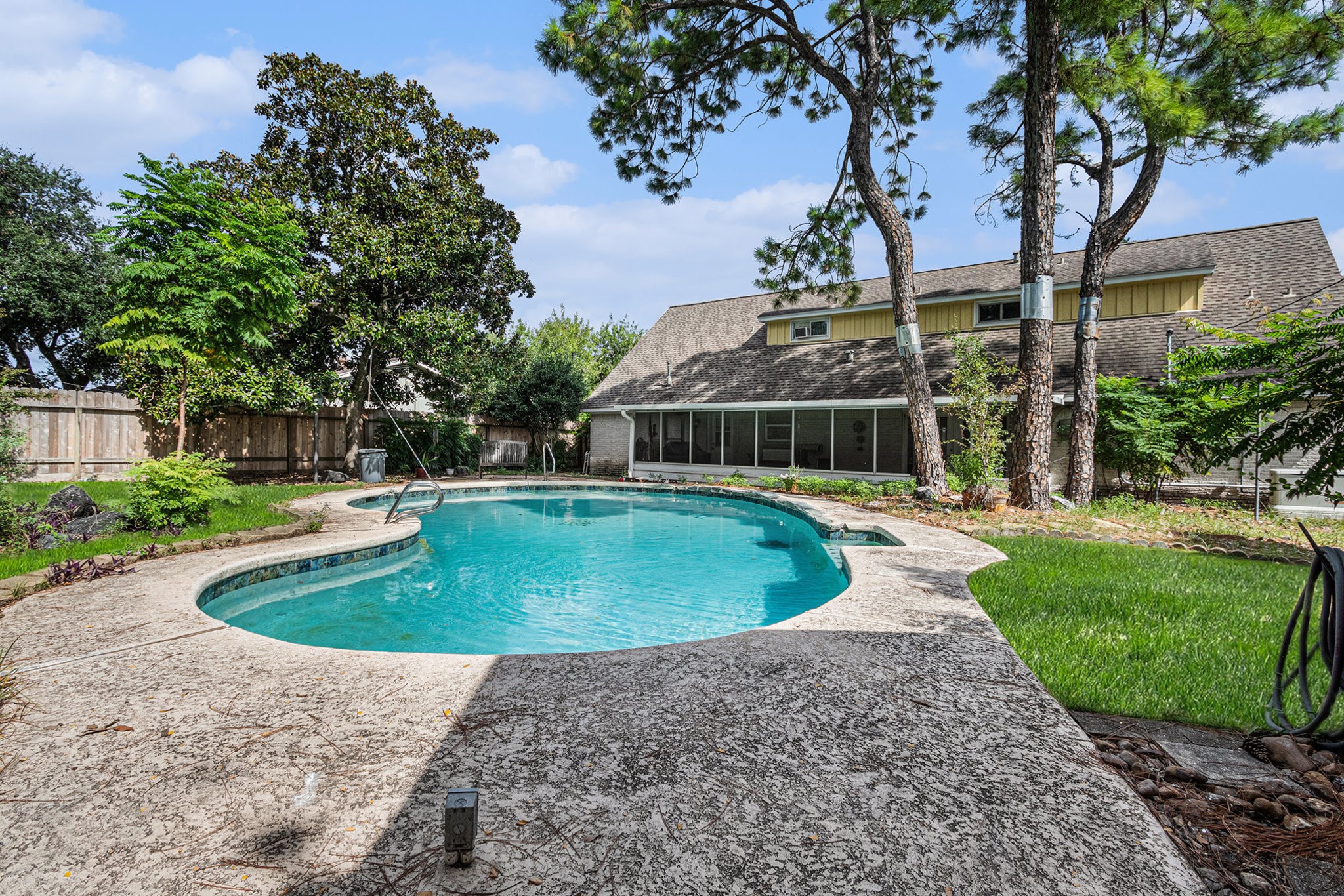 8019 Sharpview Drive Houston, TX 77036 - Photo 31 of 40 Ahh, lazy summer days...
