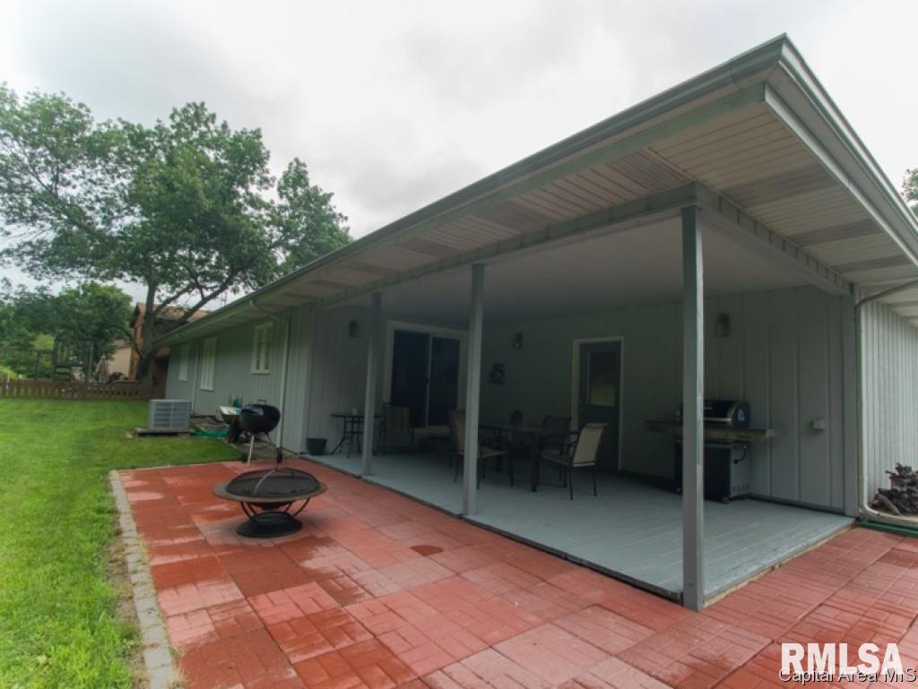 27 Pin Oak Lane Springfield, IL 62711 - Photo 1 of 24