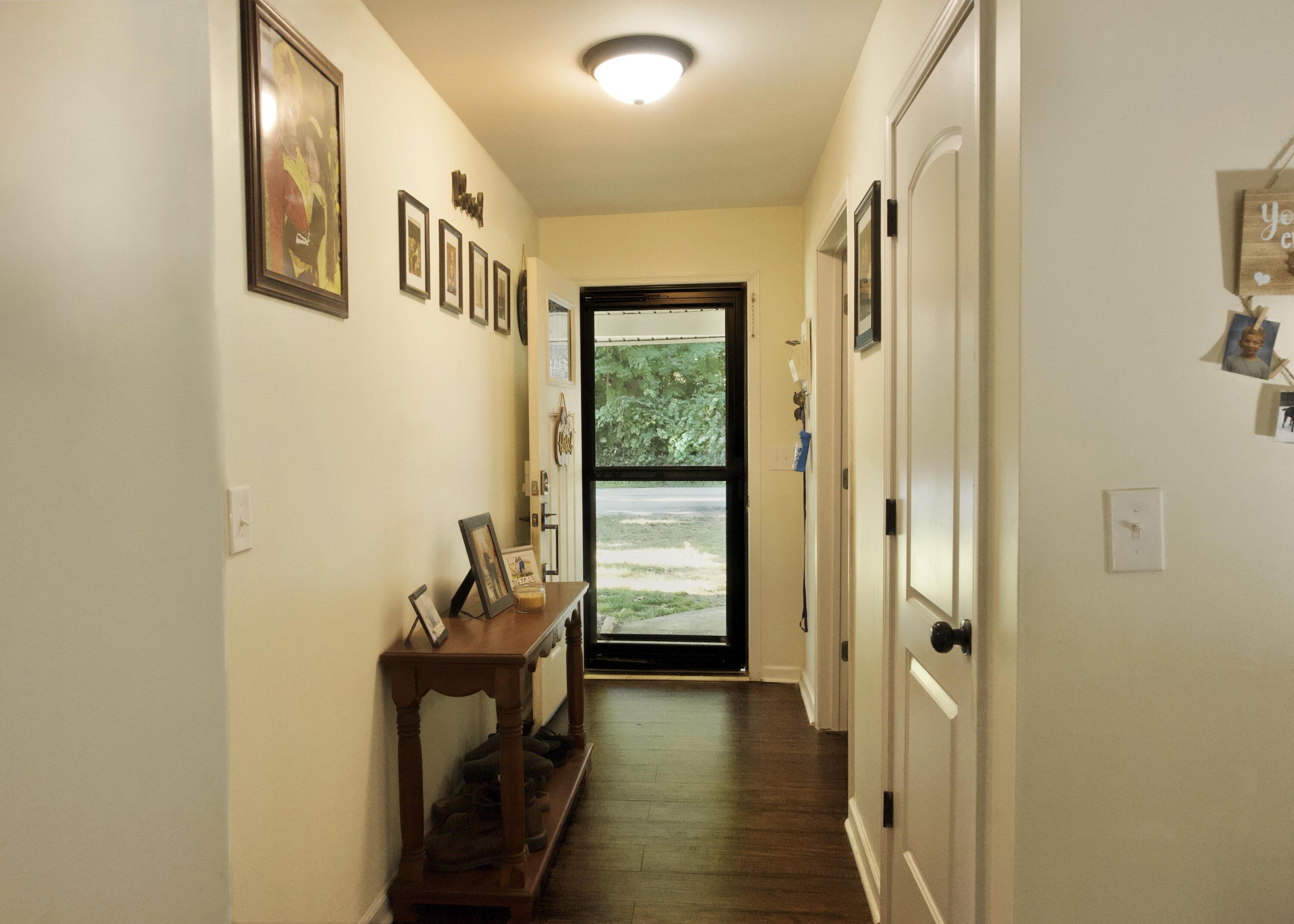 112 Ridgewood Lane Frankfort, KY 40601 - Photo 2 of 33 IMG_1609