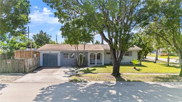 $2,700 | 7591 Pierce Street, Hollywood, FL 33024
