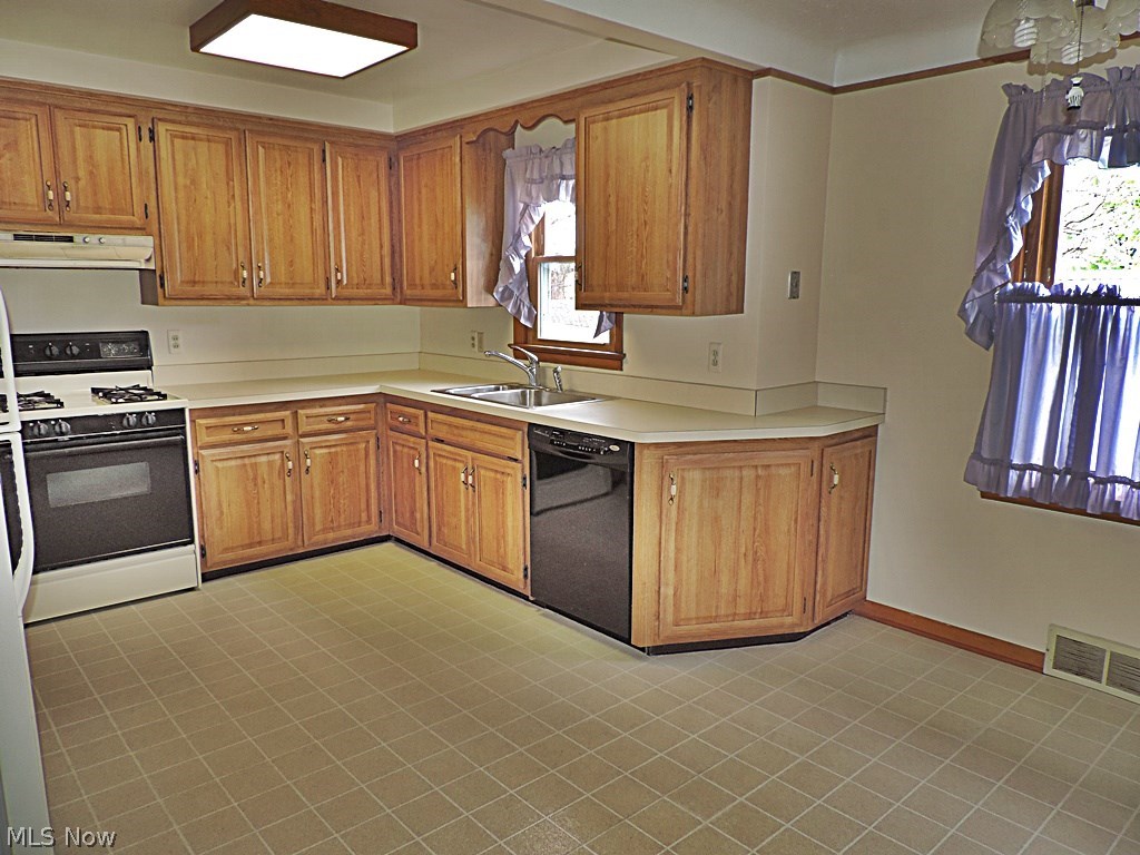 11504 Fordham Road Garfield Heights, OH 44125 - Photo 10 of 31