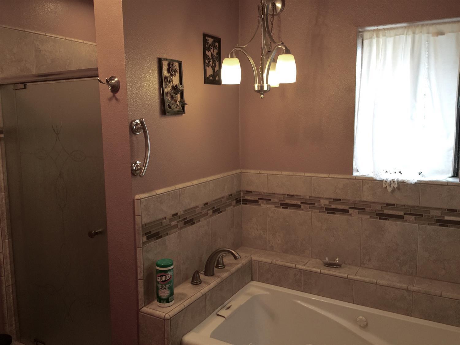 40610 Balch Park Road Springville, CA 93265 - Photo 10 of 25 Master bath tub and separate shower.Doub
