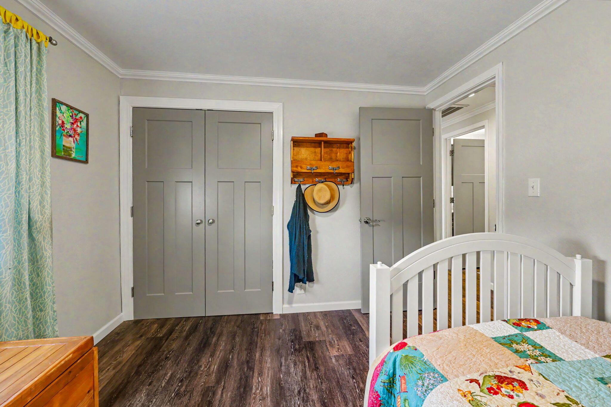 145 Highway 234 Eagle Point, OR 97524 - Photo 23 of 43 a bedroom with a bed and a window in it