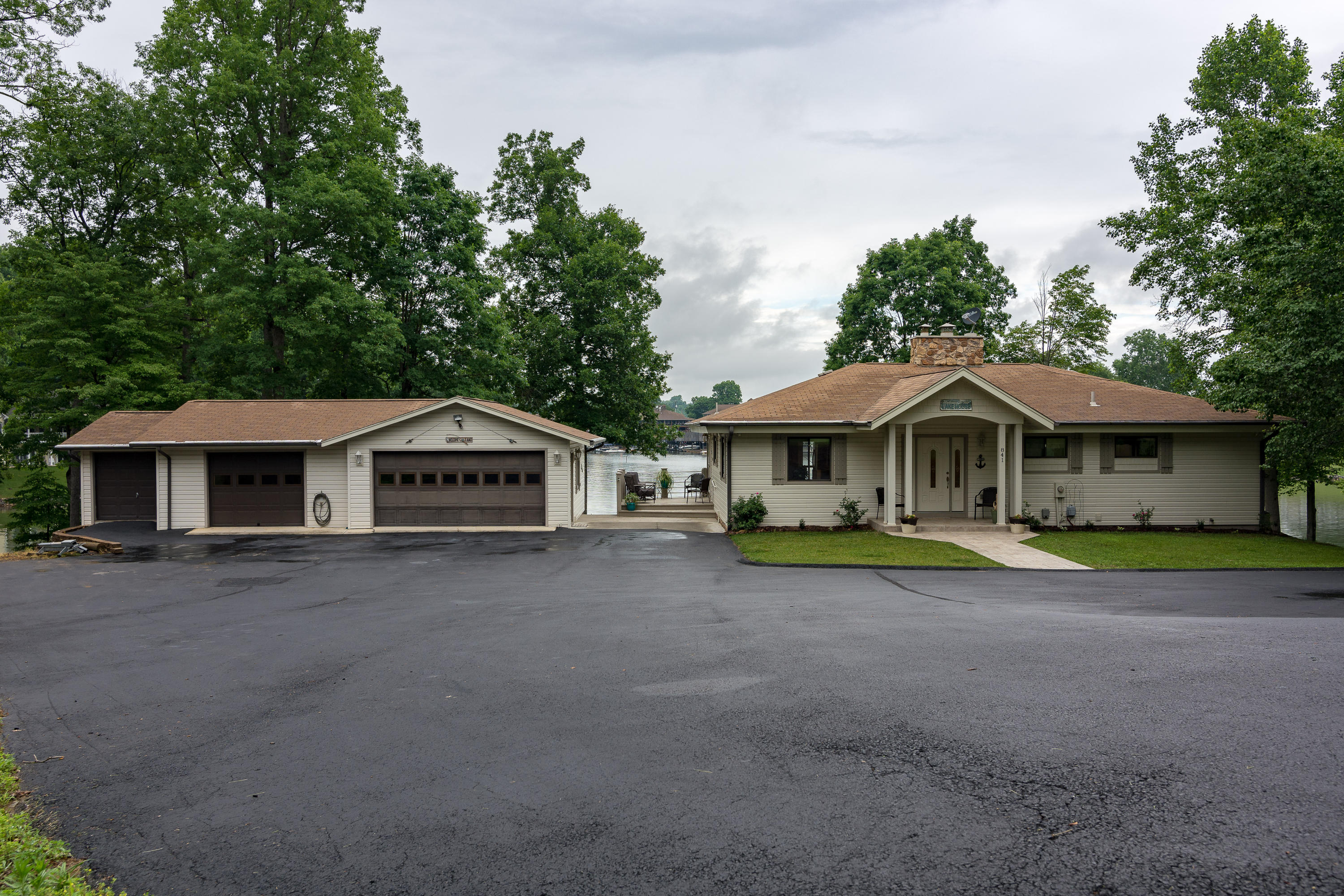 841 Oldfield Road Moneta, VA 24121 - Photo 8 of 46 Tonya 006