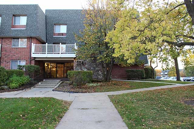 904 Ridge Square, Unit 114 Elk Grove Village, IL 60007 - Photo 1 of 16